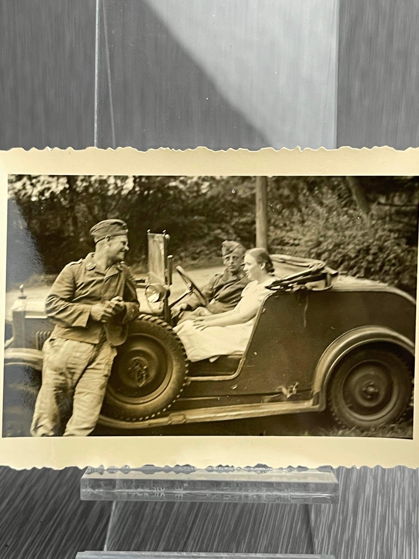 GERMAN WW2 LUFTWAFFE SOLDIERS IN AN ARMY CAR ORIGINAL PHOTO