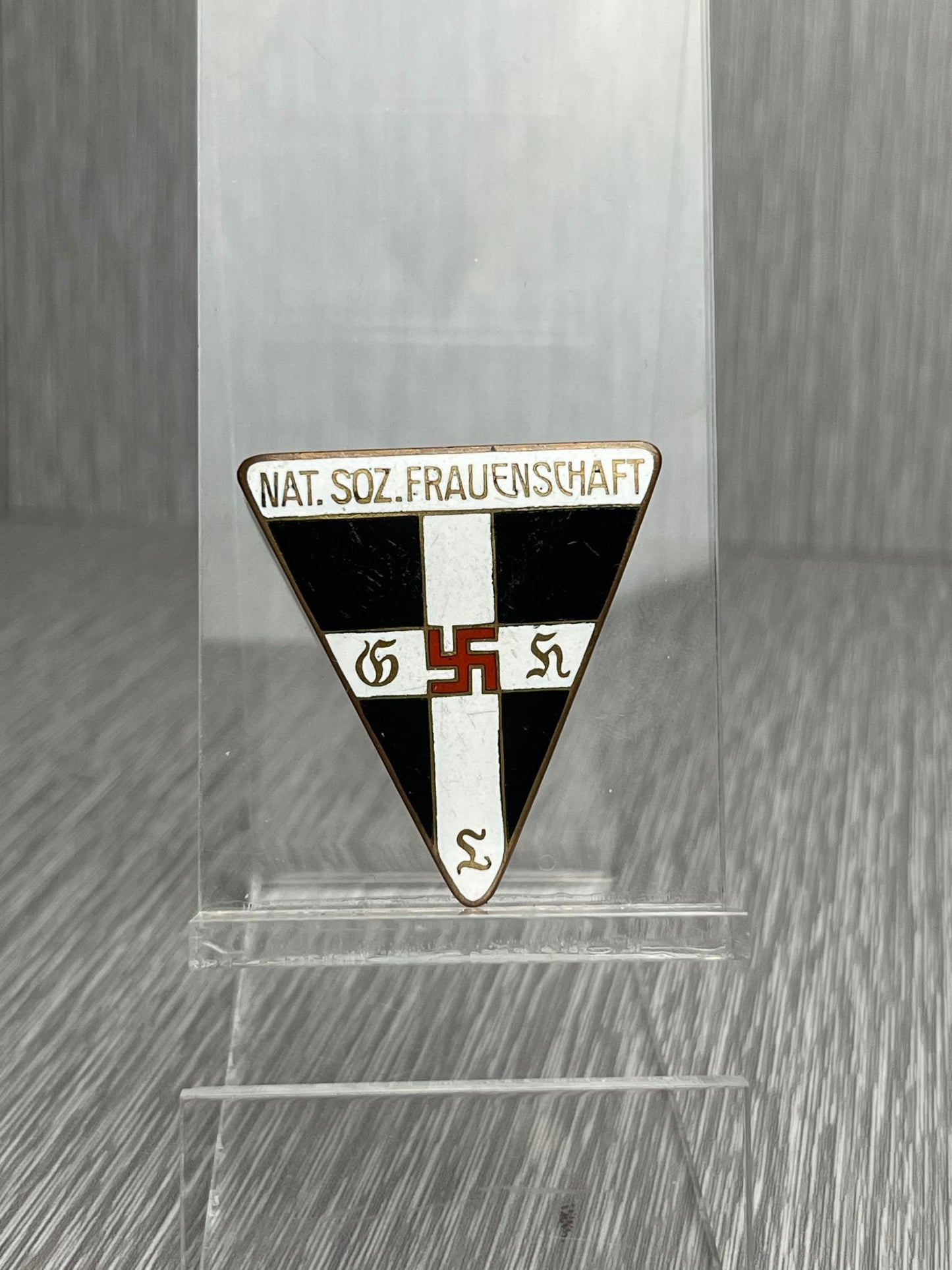 GERMAN WW2 NATIONALSOZIALISTISCHE FRAUENSCHAFT MEMBERSHIP BADGE LARGE VARIANT 44MM