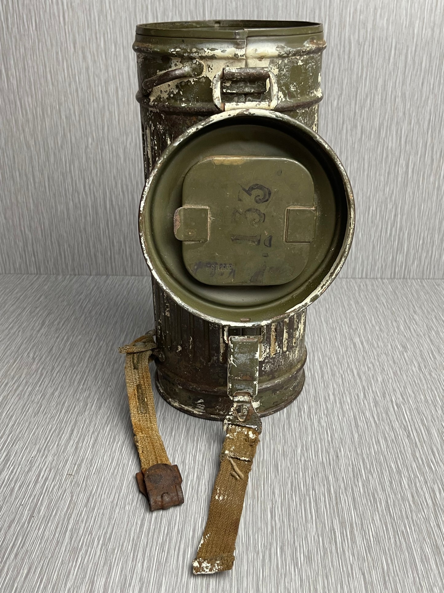 GERMAN WW2 WINTER CAMOUFLAGED GAS MASK CANISTER JSD 1938 WITH SPARE LENSES & BELT HOOK