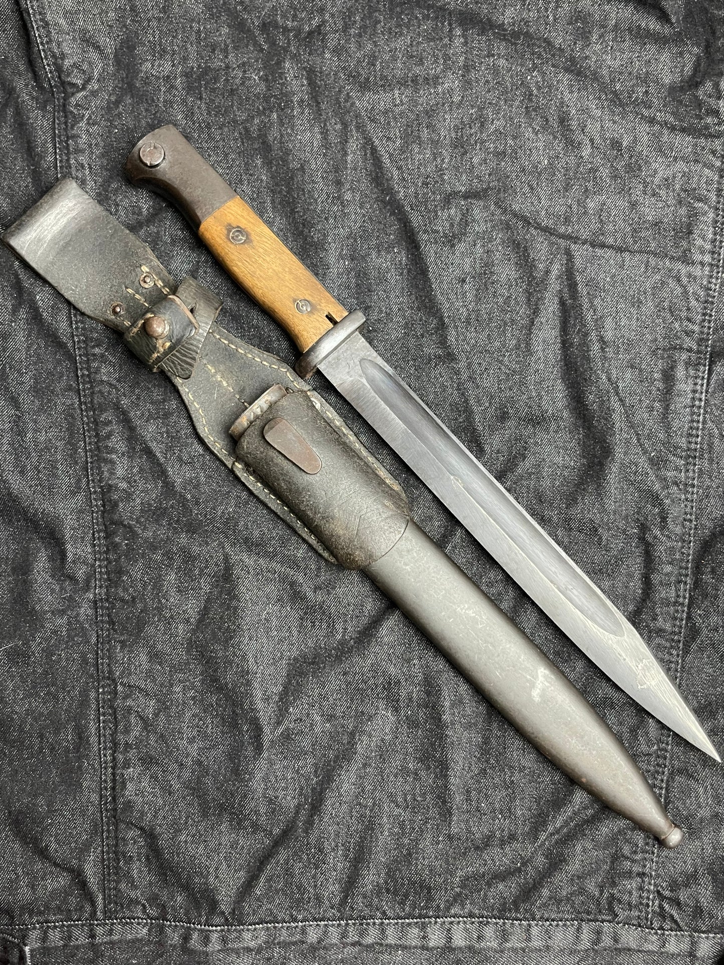 GERMAN WW2 1943 S84/98 III PATTERN MATCHING COMBAT BAYONET BY E.U.F. HORSTER W/ EARLY LEATHER FROG