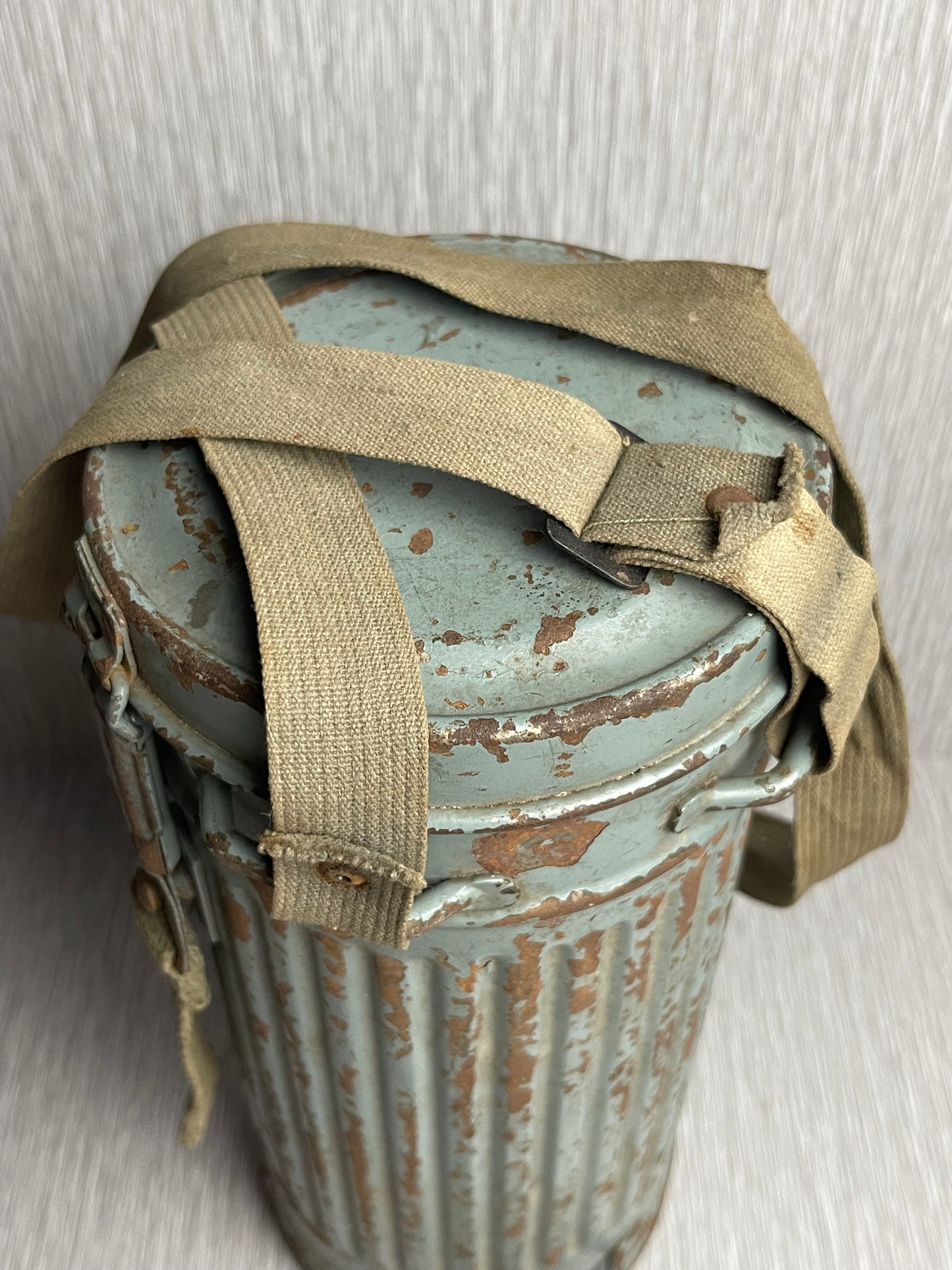 GERMAN WW2 1944 KRIEGSMARINE CAMOUFLAGED GAS MASK CANISTER W/ RIVETED STRAPS